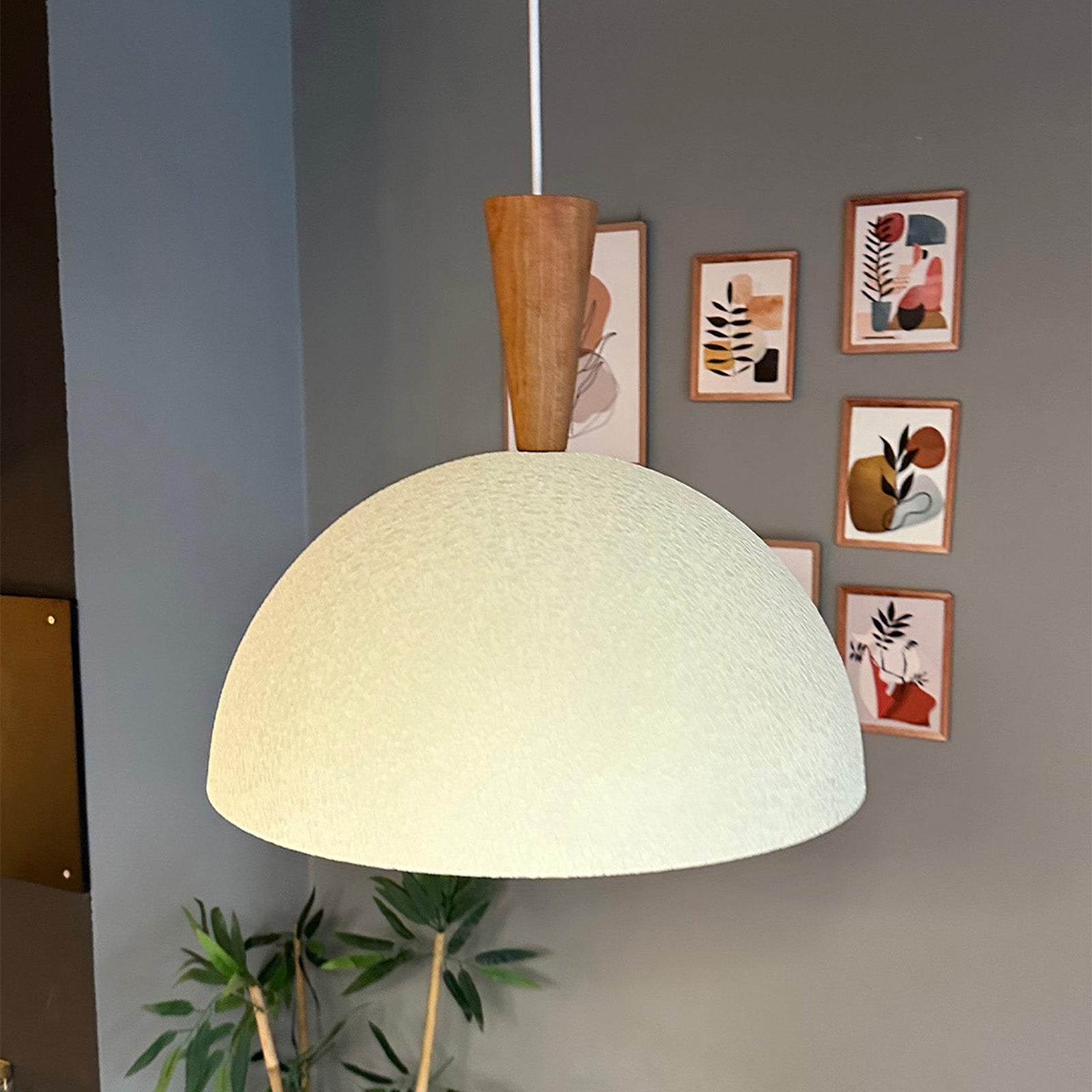 Linate Kronleuchter mit Trichterförmigem Kopfteil aus Holz